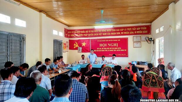 Hội nghị tiếp xúc, đối thoại giữa Chủ tịch UBND huyện với nhân dân bản Hoang Thèn xã Hoang Thèn