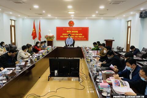Huyện ủy Phong Thổ tổ chức Hội nghị triển khai các văn bản của Trung ương, Tỉnh ủy bằng hình thức trực tuyến