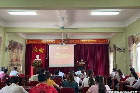 Trung tâm chính trị huyện Phong Thổ tổ chức bế giảng Lớp bồi dưỡng lý luận chính trị cho Đảng viên mới khóa II năm 2022