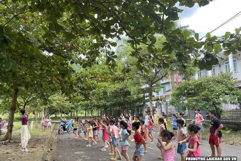 Đoàn thanh niên Thị trấn Phong Thổ tổ chức sinh hoạt hè cho các cháu thiếu nhi trên địa bàn