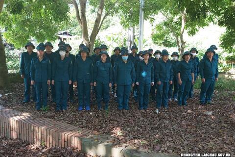 Cán bộ, công chức, viên chức, lao động khối các cơ quan huyện Phong Thổ tham gia huấn luyện dân quân tự vệ nòng cốt năm 2022