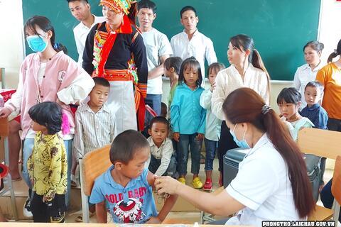 Trạm y tế xã Bản Lang làm tốt công tác tiêm phòng Vắc xin Covid – 19 cho trẻ 5 – 12 tuổi