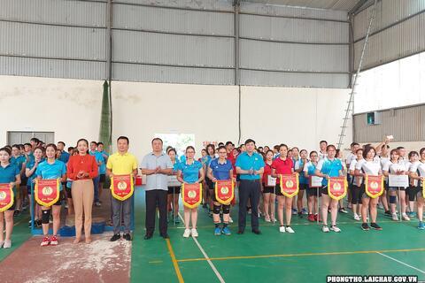 Khai mạc giải bóng chuyền hơi công chức, viên chức, lao động huyện Phong Thổ năm 2022