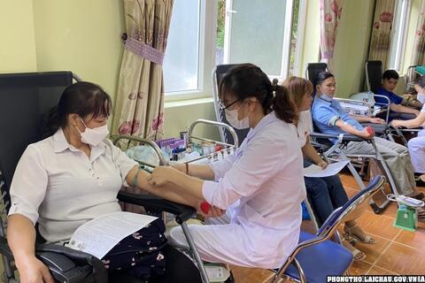 Chương trình hiến máu tình nguyện và tôn vinh khen thưởng người hiến máu tình nguyện huyện Phong Thổ năm 2022