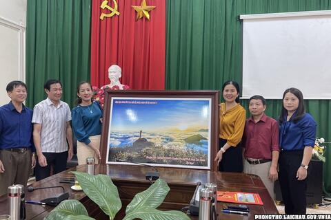 Đoàn công tác huyện Phong Thổ trao đổi, học tập kinh nghiệm phát triển du lịch tại các huyện Quan Hóa, Mai Châu và huyện Mộc Châu