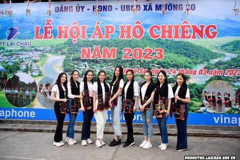 Các Hoa hậu, Á hậu và các người đẹp Việt Nam tham dự Lễ hội Áp Hô Chiêng tại xã Mường So, huyện Phong Thổ