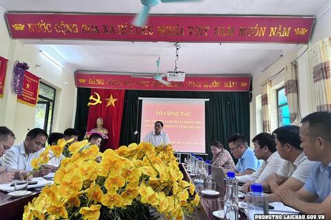 Tổ công tác của Ban Thường vụ Huyện ủy làm việc với Đảng ủy xã Hoang Thèn