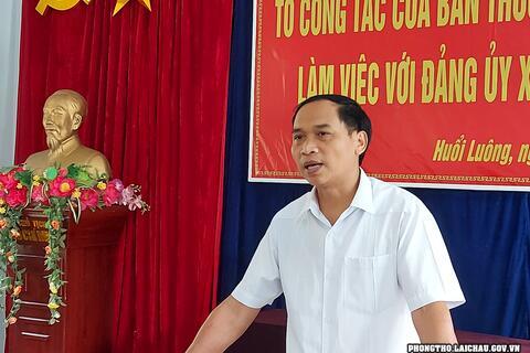 Ban Thường vụ Huyện ủy Phong Thổ làm việc tại xã Huổi Luông