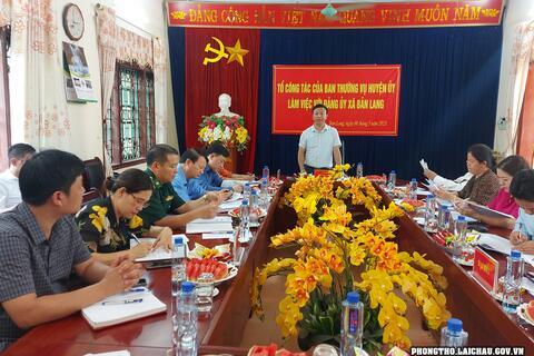 Ban Thường vụ Huyện Phong Thổ làm việc với xã Bản Lang