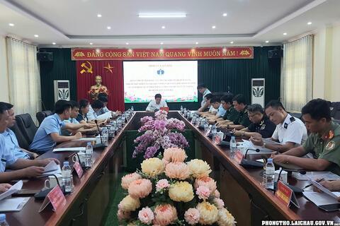 Đồng chí Phó Bí thư Tỉnh ủy thăm và tặng quà các xã biên giới huyện Phong Thổ