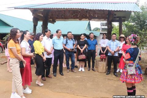 Đoàn công tác Báo Nam Định thăm, quảng bá du lịch bản Sin suối Hồ