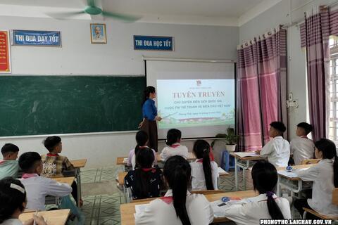 Trên 100 em học sinh được tuyên tuyền về chủ quyền biên giới quốc gia và Cuộc thi “Vẽ tranh về biển đảo Việt Nam” năm 2023