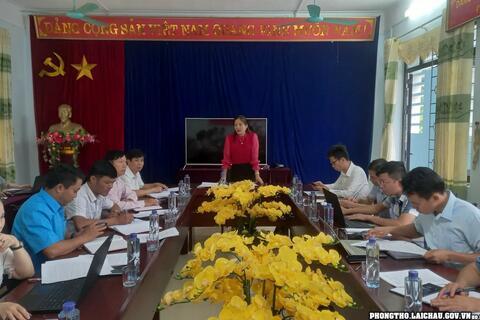 Tổ công tác số 03 UBND huyện Phong Thổ làm việc với xã Huổi Luông