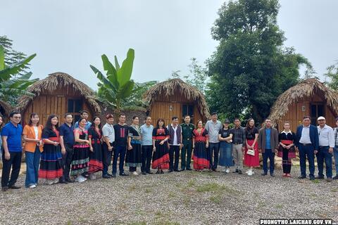 Đoàn công tác Báo tỉnh Vĩnh Phúc  thăm, quảng bá du lịch bản Sin suối Hồ