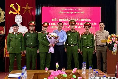 Công an huyện Phong Thổ biểu dương, khen thưởng tập thể, cá nhân có thành thích xuất sắc trong đấu tranh Chuyên án 1223D.