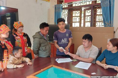 278 em học sinh xã Ma Li Pho được chi trả chế độ hỗ trợ chi phí học tập