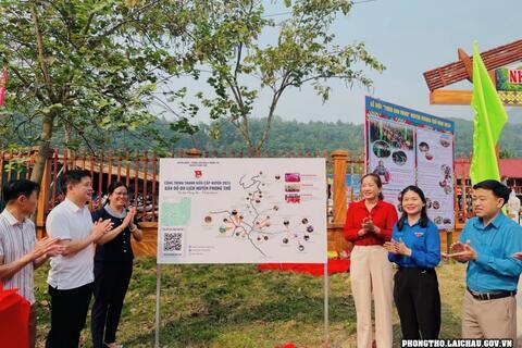 Lễ khánh thành công trình thanh niên “Bản đồ du lịch huyện Phong Thổ”