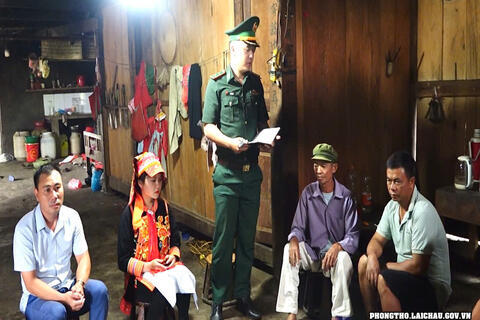 Đồn Biên phòng Cửa khẩu Ma Lù Thàng tăng cường tuyên truyền, phổ biến, giáo dục pháp luật cho nhân dân