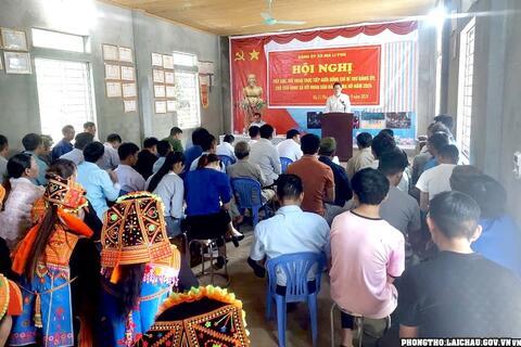 Hội nghị tiếp xúc, đối thoại giữa Bí thư Đảng ủy và chủ tịch UBND xã Ma Li Pho với nhân dân bản Pờ Ma Hồ