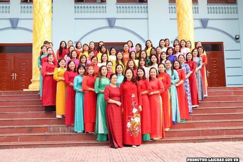 Lan tỏa tình yêu áo dài