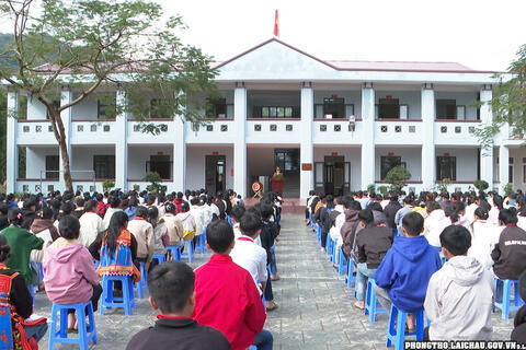 Công an xã Ma Li Pho đẩy mạnh tuyên truyền cảnh báo thủ đoạn cắt ghép hình ảnh nhạy cảm để tống tiền