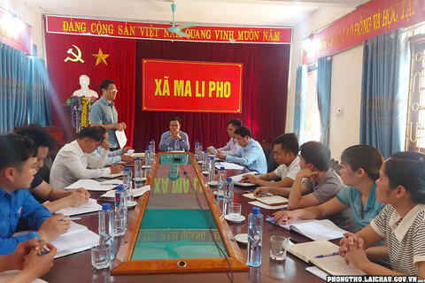 Ban chỉ đạo triển khai xóa nhà tạm, nhà dột nát huyện Phong Thổ kiểm tra tại xã Ma Li Pho