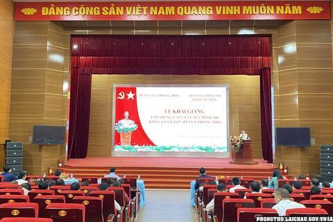 Khai giảng lớp trung cấp lý luận chính trị khóa 4 năm 2025 huyện Phong Thổ