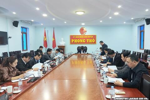 Huyện Phong Thổ tổ chức Hội nghị báo cáo tình hình thực hiện vốn đầu tư công năm 2022, triển khai kế hoạch năm 2023