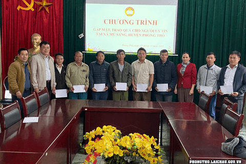 Uỷ ban MTTQ huyện tổ chức gặp mặt, tặng quà người có uy tín trong đồng bào Dân tộc thiểu số