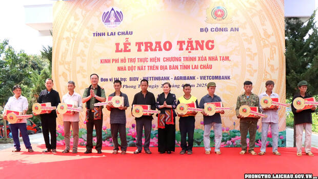 Bộ Công an bàn giao kinh phí xóa nhà tạm, nhà dột nát trên địa bàn tỉnh Lai Châu