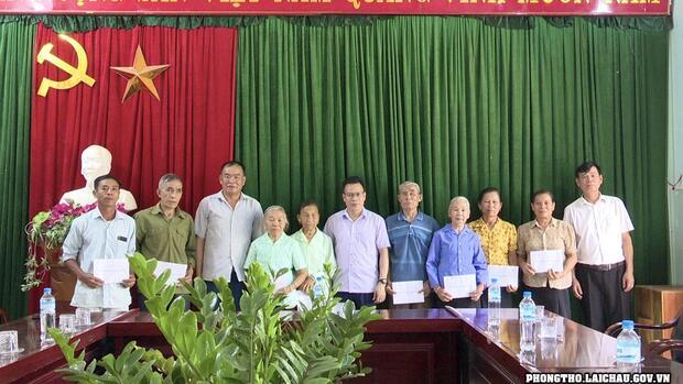 Tri ân người có công và gia đình người có công nhân dịp 30/4 tại Khổng Lào, Lản Nhì Thàng
