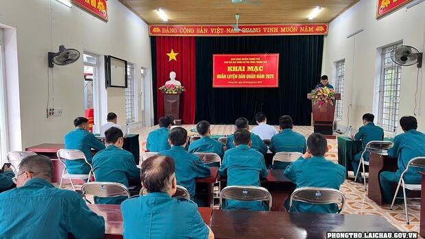 Thị trấn Phong Thổ khai mạc huấn luyện dân quân năm 2025