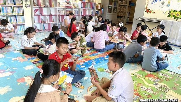 Tiết đọc thư viện khơi dậy đam mê đọc sách cho học sinh tiểu học ở Phong Thổ