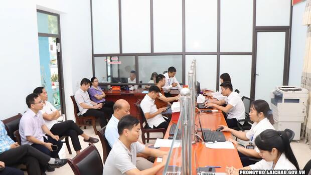 Huyện Phong Thổ vận hành thử hoạt động của Đảng ủy xã Phong Thổ (sau sáp nhập) và giải quyết hồ sơ thủ tục hành chính theo mô hình chính quyền địa phương 2 cấp