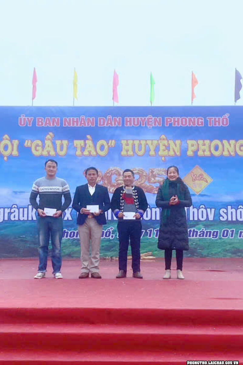 Bế mạc Lễ hội Gầu Tào huyện Phong Thổ năm 2025
