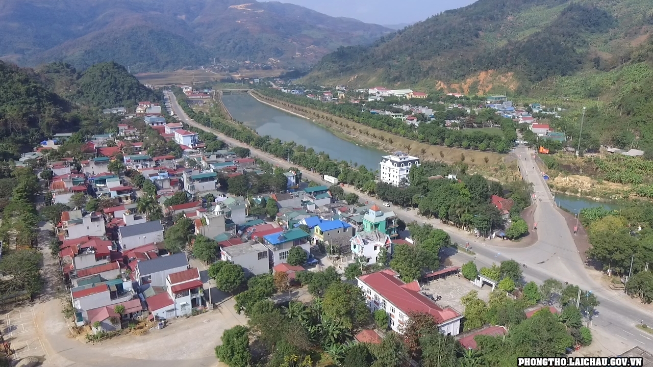 Phong Thổ là huyện vùng cao biên giới, nằm ở phía bắc của tỉnh Lai Châu.